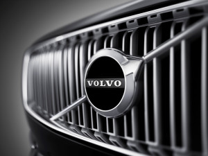 Auffrischung beim Design: Das neue Logo ziert den Kühler des Volvo XC90 First Edition