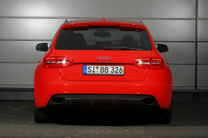 Äußerlich dezent: Die ovalen Endrohre des Audi RS 4 Avant B8 bleiben Serie