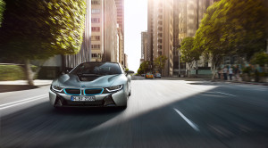 Bei Bedarf grün unterwegs: Der BMW i8 schafft bis zu 35 Km rein elektrisch