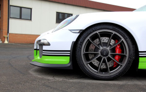 Gelungene Farbkombination beim Porsche 911 GT3 991: Grün, Schwarz und Weiß im Einklang