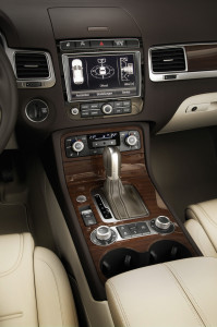 Komfortabel unterwegs: Der VW Touareg III 4.2 TDI hat eine 8-Gang-Automatik