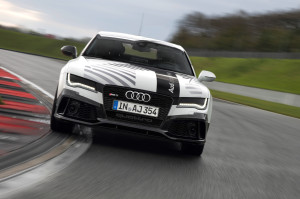 Schnittige Kurvenfahrt im Audi RS 7 piloted driving concept