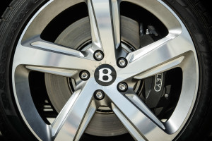 Laufrichtungsgebundene Schmiederäder: Erstmalig auf den Achsen eines Bentley Mulsanne Speed