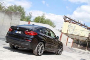 Hochgezogene Heckpartie: Der BMW X4 xDrive 35d wirkt ebenfalls wuchtig