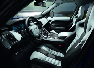 Das Interieur des Range Rover Sport SVR macht einen bequemen Eindruck