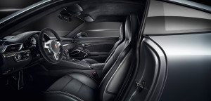 Nobles Interieur: Beim Porsche 911 Carrera GTS bestimmten Leder und Alcantara das Bild