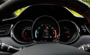 Display im GT-Modus: Der Kia cee'd GT Track kann auch auf Angeber machen