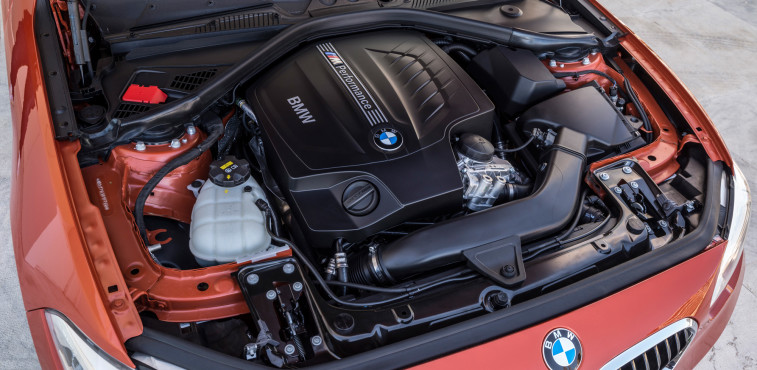 Kaum spürbar, aber angegeben: Die Leistung des BMW M135i wächst leicht an.