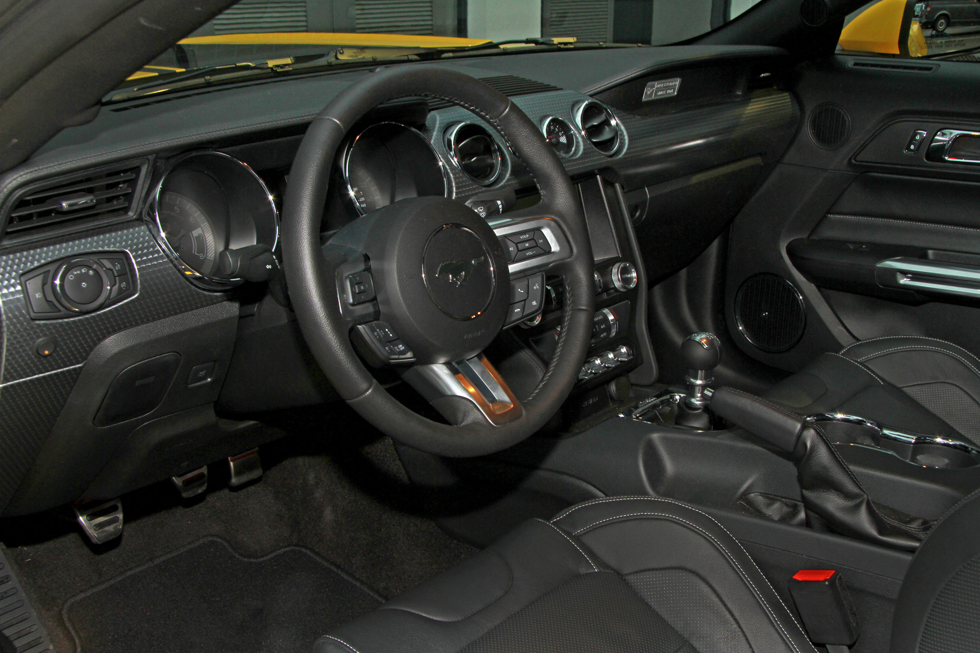 Auch der Innenraum des Ford Mustang Fastback GT kann punkten.