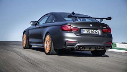 Für noch  mehr Tracktauglichkeit stellte BMW auch seinen M4 GTS in Genf aus.