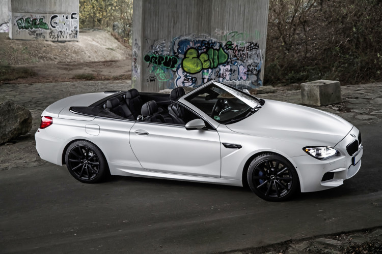 Nicht nur die matte Frozen Brilliant-Lackierung zeichnet dieses BMW M6 Cabrio aus.