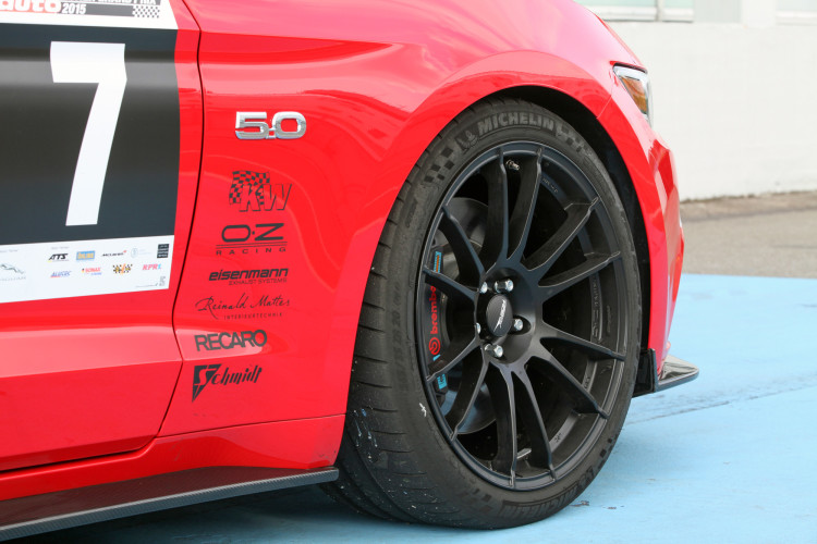 Wem der zwangsbeatmete Ecoboost nicht genügt, greift einfach zum V8-getriebenen Ford Mustang GT.